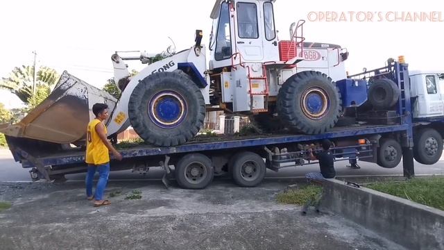 UNLOADING WHEEL LOADER