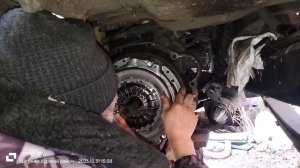 замена сцепления змз 406,Соболь 4×4,своими руками в полевых условиях!)))