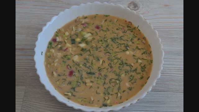 Окрошка на квасе - простой и вкусный рецепт! Идеальный обед в жаркую погоду. смотреть онлайн