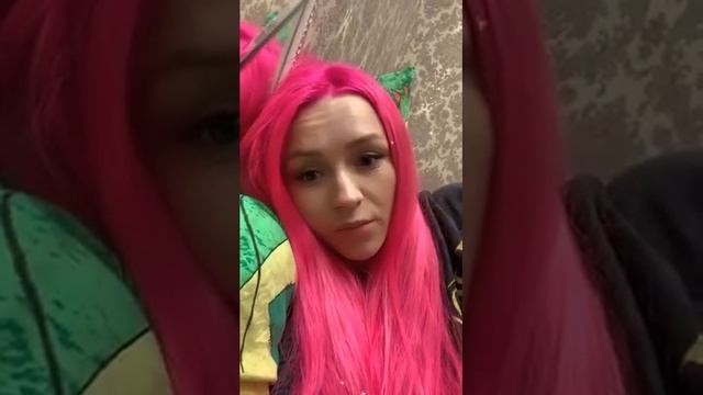 Виктория Комиссарова в прямом эфире 10.05.2020. Дебильная идея покрасить волосы. смотреть онлайн