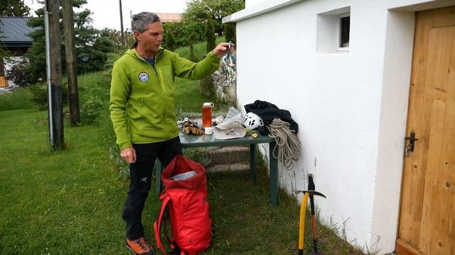 What's in my backpack - Classic Alpinism смотреть онлайн