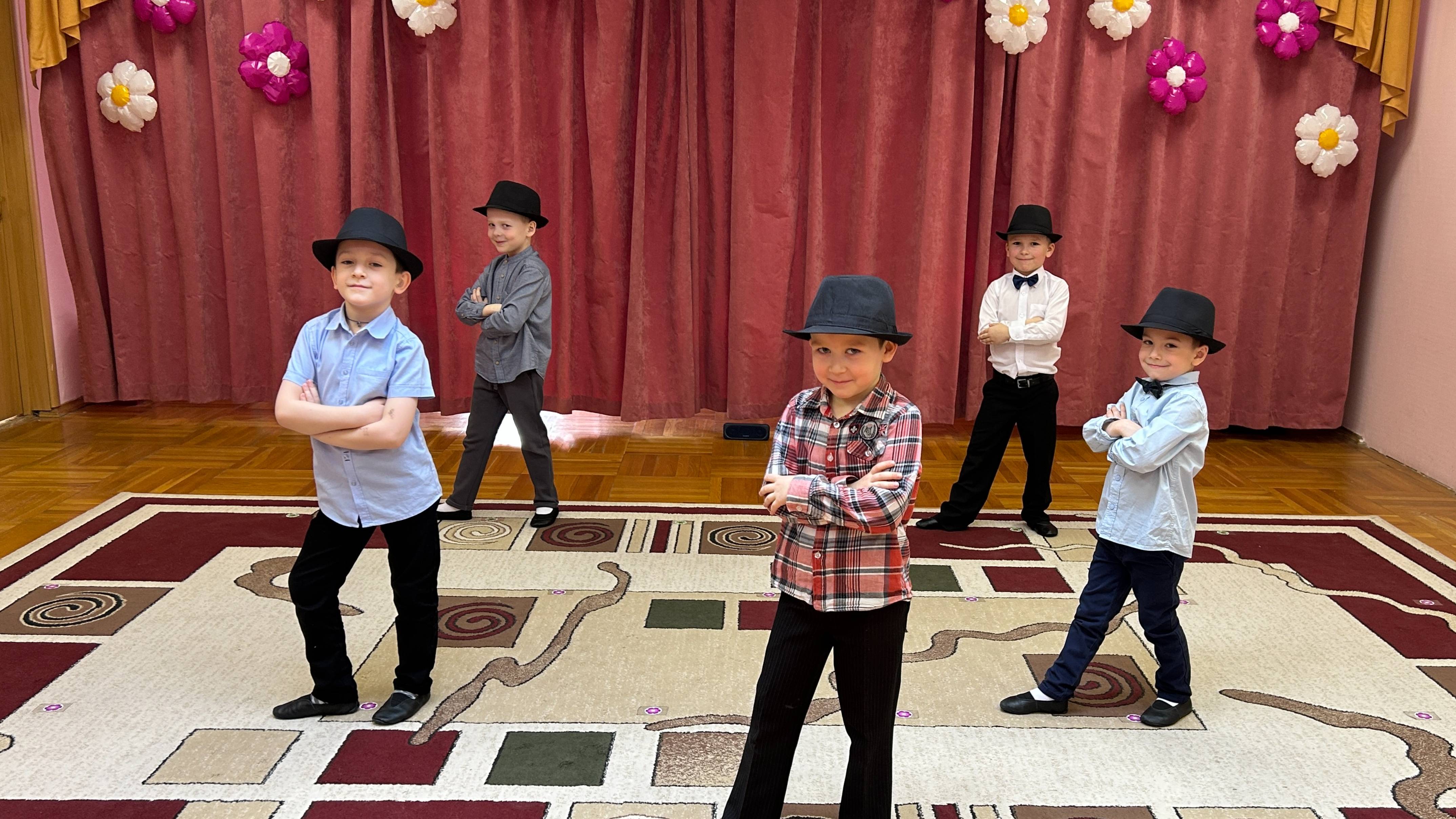 Крутые парни. Танец со шляпами для мальчиков старшая группа. Танец на 8 марта или День Матери смотреть онлайн