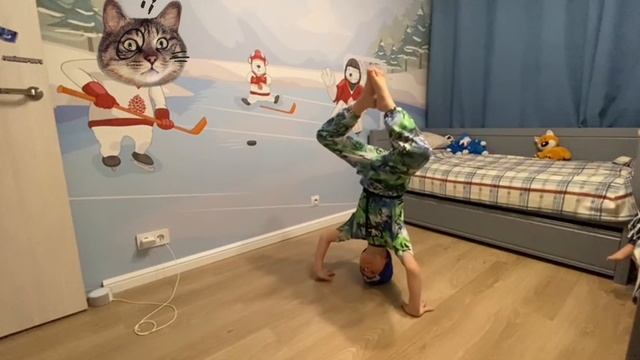 Разные стойки на голове в брейк дансе! смотреть онлайн