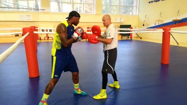 20130918 Coach Roman: Mittology training with Malik Scott (35-1-1;12KO) part three смотреть онлайн