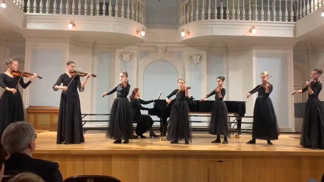 Ж. Металлиди. Элегия. Ансамбль скрипачей старших и младших классов ДМШ им. Бетховена. смотреть онлайн