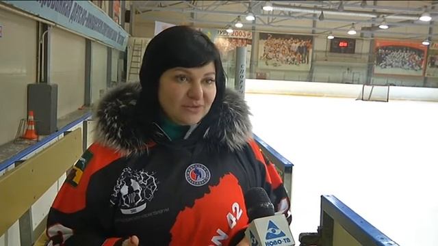 Руководитель команды Регион 42 дарит клюшку и интервью смотреть онлайн