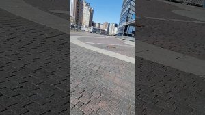 Чешу со стадиона через мостик к м.Большевиков