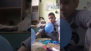 Я надуваю шарики разных размеров 1 часть