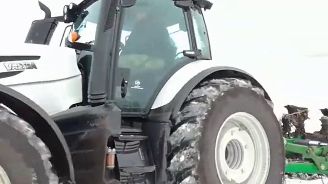 Valtra T234 Winter Ploughing With 6 Furrow Plough
