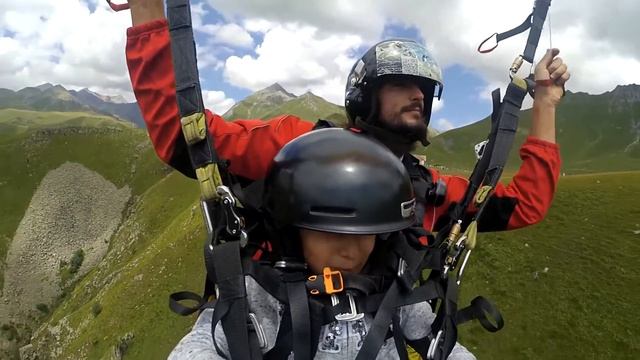 14082018 gudauri paragliding полет гудаури بالمظلات، جورجيا بالمظلات gudauriparagliding com MP4 6 смотреть онлайн