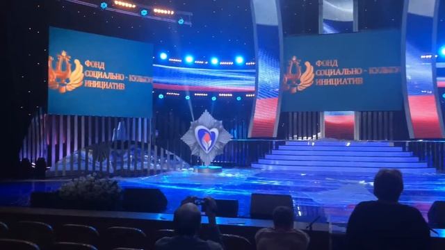 вожатые Мосгортура и дети на премии "Горячее сердце" смотреть онлайн