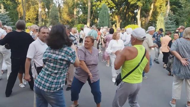 Харьков, танцы в парке,