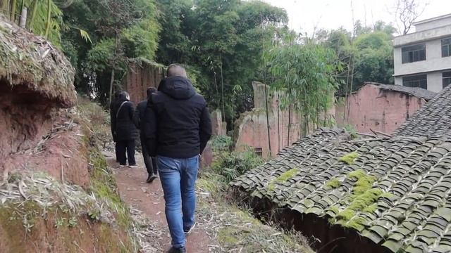 小杜一家回乡下给奶奶烧头七，顺路去看老房子，现在农村变化真大。【胖哥有杜】 смотреть онлайн