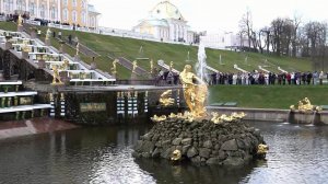 В Петергофе открыли сезон фонтанов