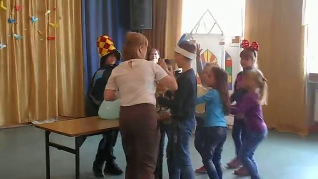 День Волшебника. Фокус с воздушными шарами смотреть онлайн