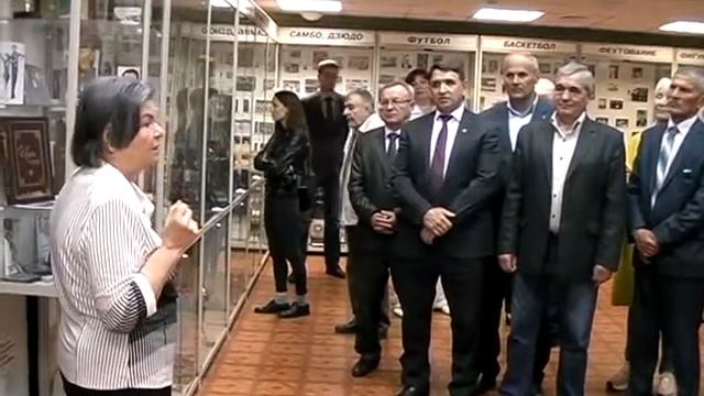 Торжественное открытие витрины