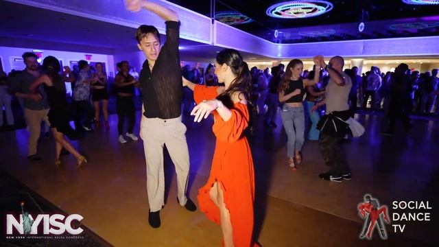 Michelle & Fernando - Salsa social dancing | New York International Salsa Congress 2023 смотреть онлайн