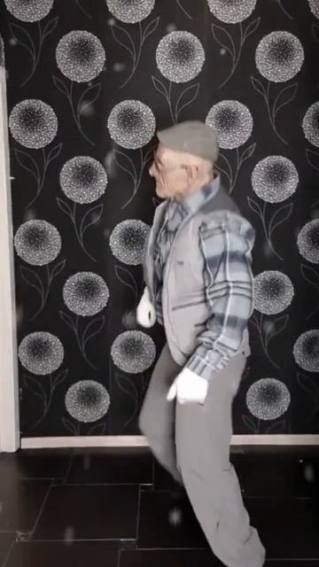 Снег в окно,бес в ребро😃 #дед #dedpatap #дедпатап #юмор #прикол #танец смотреть онлайн