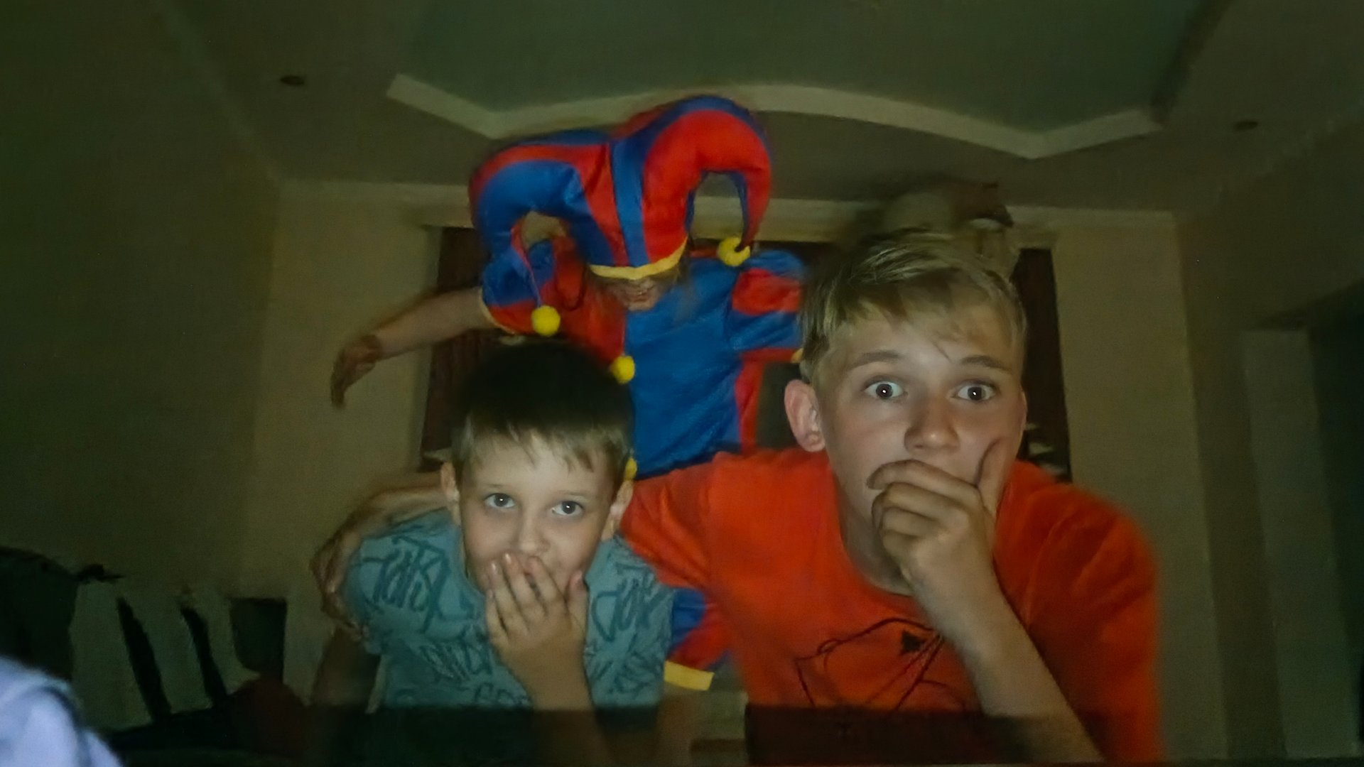 Клоун нас преследует! смотреть онлайн