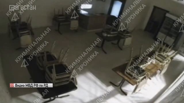 Житель Каспийска подозревается в краже камеры видеонаблюдения и денег из кассы смотреть онлайн