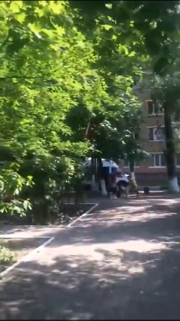 Территорию ЦРБ Одинцово облюбовали бомжи смотреть онлайн
