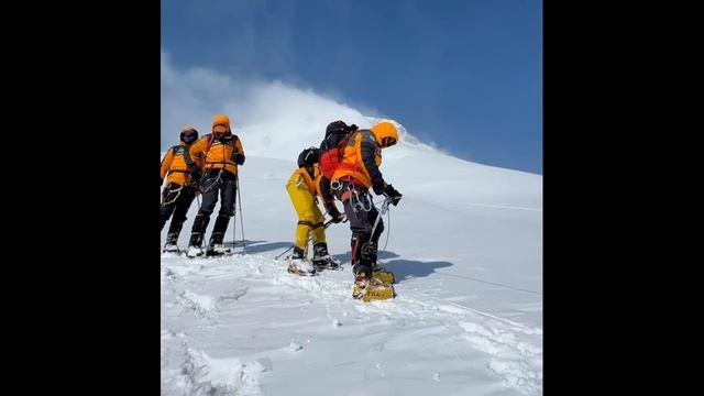 Команда Клуба 7 Вершин возвращается после второго акклиматизационного выхода на Дхаулагири смотреть онлайн