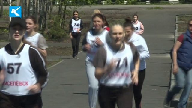 21 05 2021 В Киселевске летний спортивный сезон открыли легкоатлетическим забегом смотреть онлайн