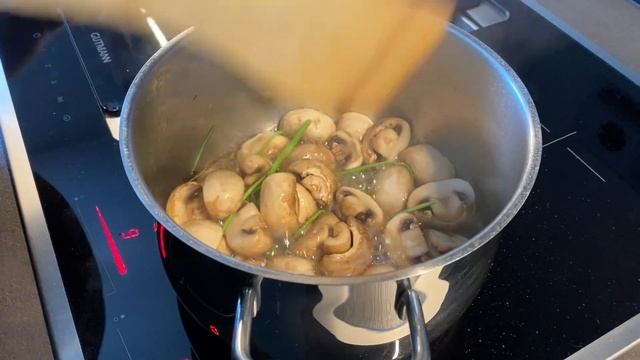МАРИНОВАННЫЕ ШАМПИНЬОНЫ! ЭТА ЗАКУСКА ВСЕГДА АКТУАЛЬНА ! смотреть онлайн