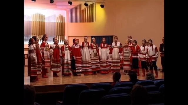 Ольга Левашова и хор ДШИ «Юность» — Зеленая рощица смотреть онлайн