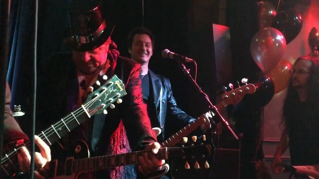 Bille Joe Armstrong & Jesse Malin's New Years Show Pt.3 (Ramones – Can’t Make It On Time) смотреть онлайн