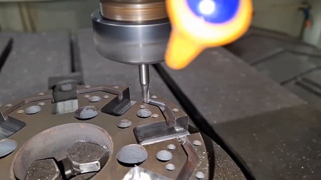 Mechanical processing.Hard material hrs 55.FinishМеханическая обработка. Твердый материал. смотреть онлайн