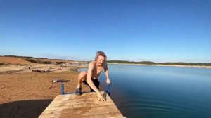 ХАЗЯЕВА ПРЫГАЮТ В ВОДУ С ВЫШКИ