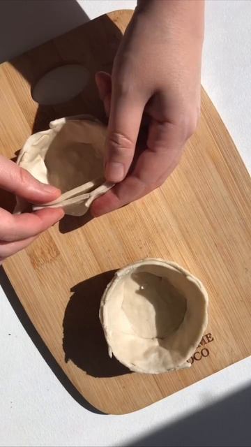 КУРИЦА В КОРЗИНОЧКАХ ИЗ СЛОЁНОГО ТЕСТА смотреть онлайн