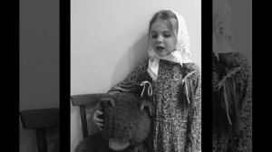 Трогательный стих о войне. Лора Тасси. Оборванного мишку утешала. Рассказывает Мулихина Дарья 6 лет