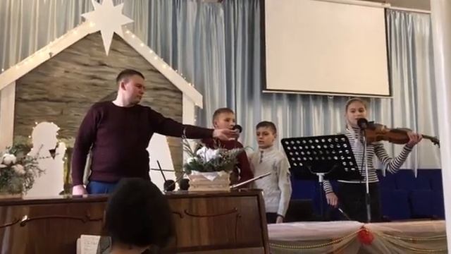Белый снег вночи кружится .Спів сім'я Драченко , січень 2023 рік смотреть онлайн