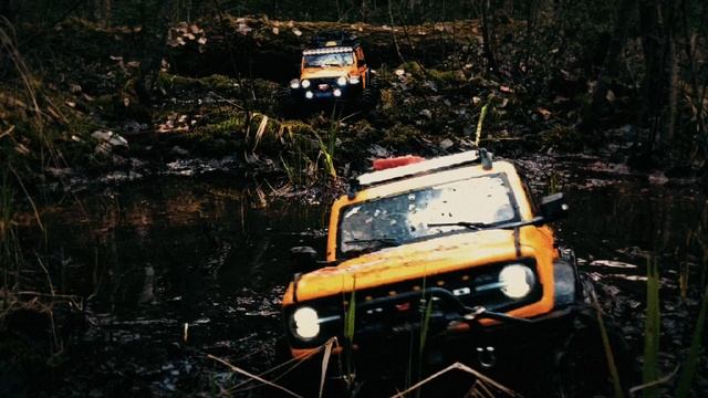 Радиоуправляемая дуэль на болоте 1/8 Yikong Rubicon против Bronco смотреть онлайн