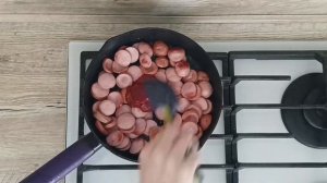 КАК ПРИГОТОВИТЬ СОСИСКИ С ТОМАТНОЙ ПАСТОЙ НА СКОВОРОДЕ? Вкусная подлива без муки, на скорую руку
