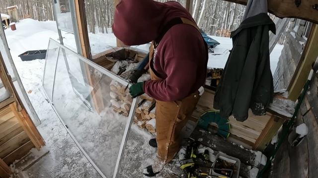 Building An Off Grid Mudroom: Adding Windows During A Snow Storm смотреть онлайн