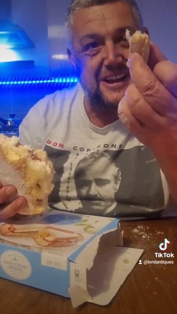 Victoria sponge смотреть онлайн
