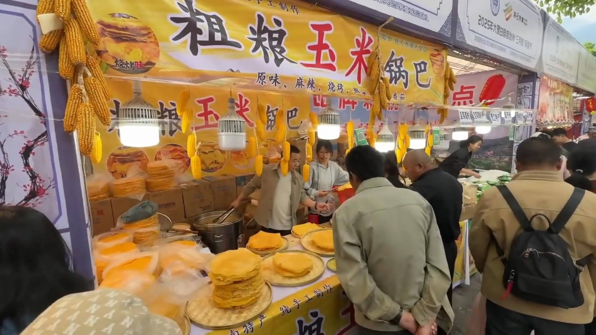 Оживлённое путешествие в Юньнань - разнообразие блюд, толпы людей и местные закуски на любой вкус. смотреть онлайн