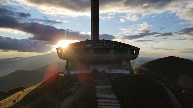 Buzludzha Monument - Паметник Бузлуджа (Дом паметник на БКП) смотреть онлайн