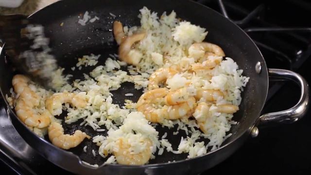 HOW TO MAKE: Shrimp Thai Fried Rice Recipe | KHAO PAD GOONG смотреть онлайн