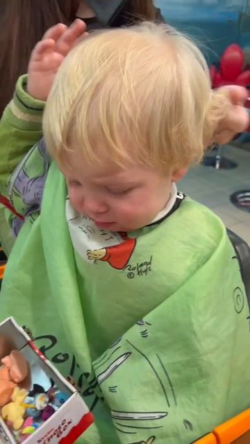 Первая стрижка 💇♀️🤧🙉 А у вас так же?!