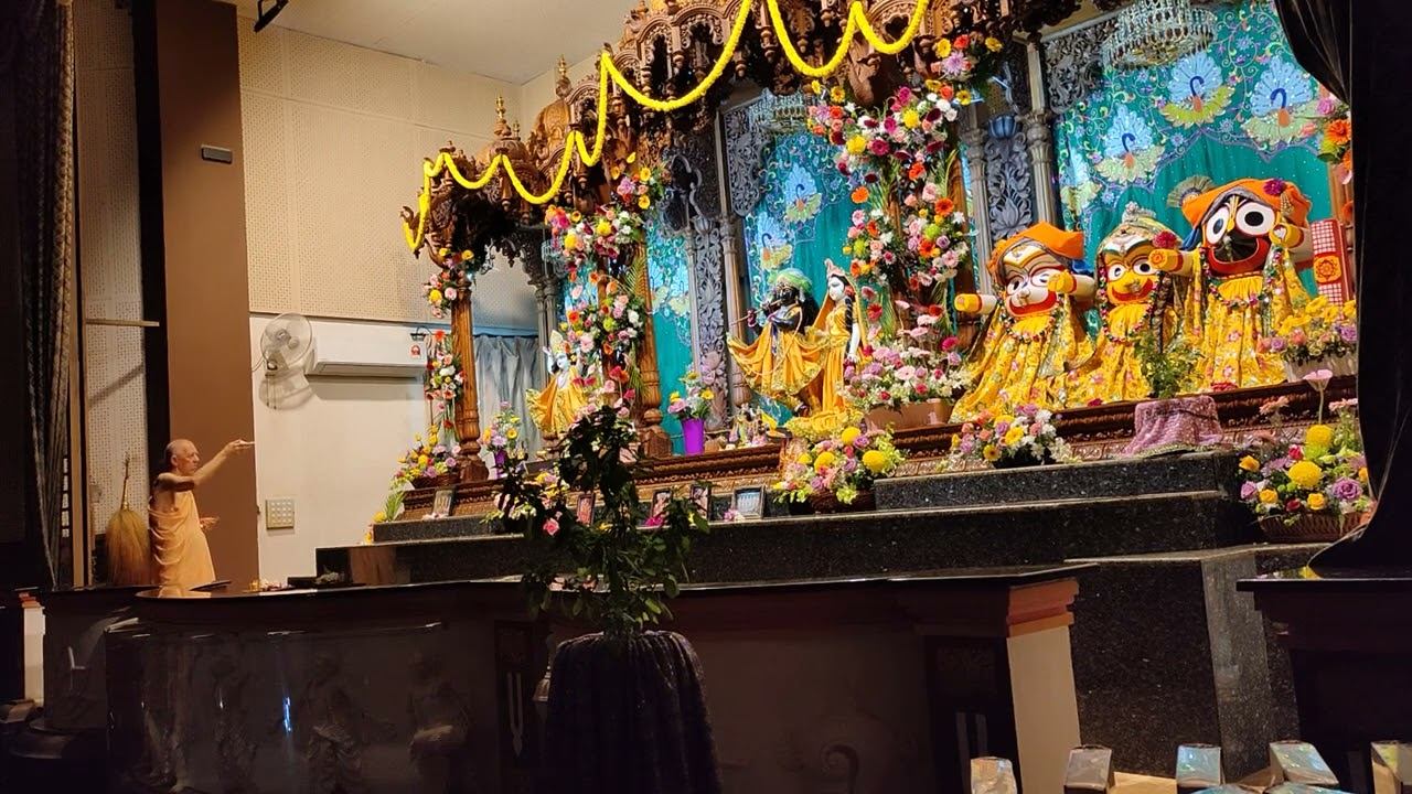 15.12.2023 -  ЕС БВВ Нарасимха Махарадж проводит Мангала-арати - TODU, Пенанг, Малайзия