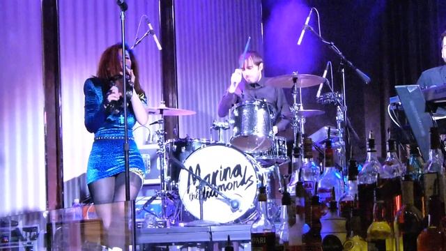 Marina And The Diamonds - Girls LIVE HD (2011) Las Vegas Cosmopolitan смотреть онлайн
