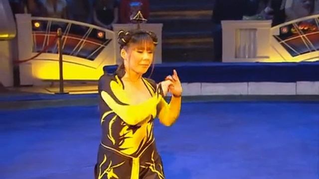 Жанна Фриске в жюри 8 выпуска 2 сезона проекта "Цирк со звёздами" (05.04.2008) смотреть онлайн