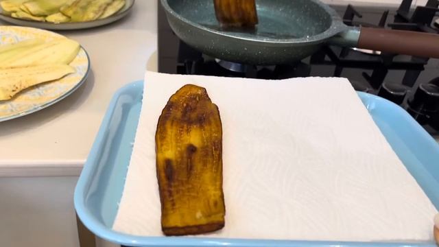 КАК ПОЖАРИТЬ БАКЛАЖАНЫ ЧТОБЫ НЕ ВПИТЫВАЛИ МАСЛО И НЕ СТРЕЛЯЛИ/ЧУДО! смотреть онлайн