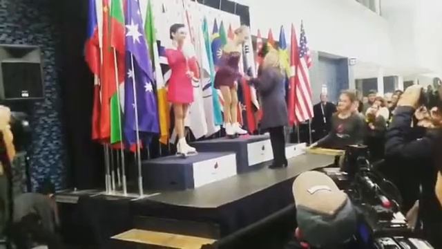 ЕВГЕНИЯ МЕДВЕДЕВА-ВРУЧЕНИЕ МЕДАЛЕЙ  НА СОРЕВНОВАНИЯХ