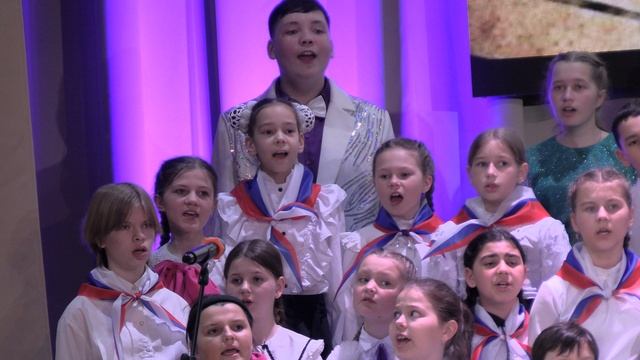 Все мы родом из детства - сводный хор ДШИ Хабаровского муниципального района смотреть онлайн