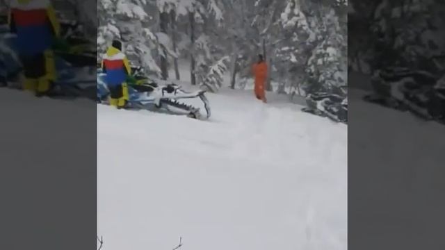 Нашли снегоходы 